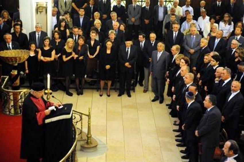 Son yolculuğuna böyle uğurlandı