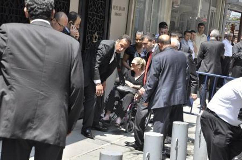 Son yolculuğuna böyle uğurlandı