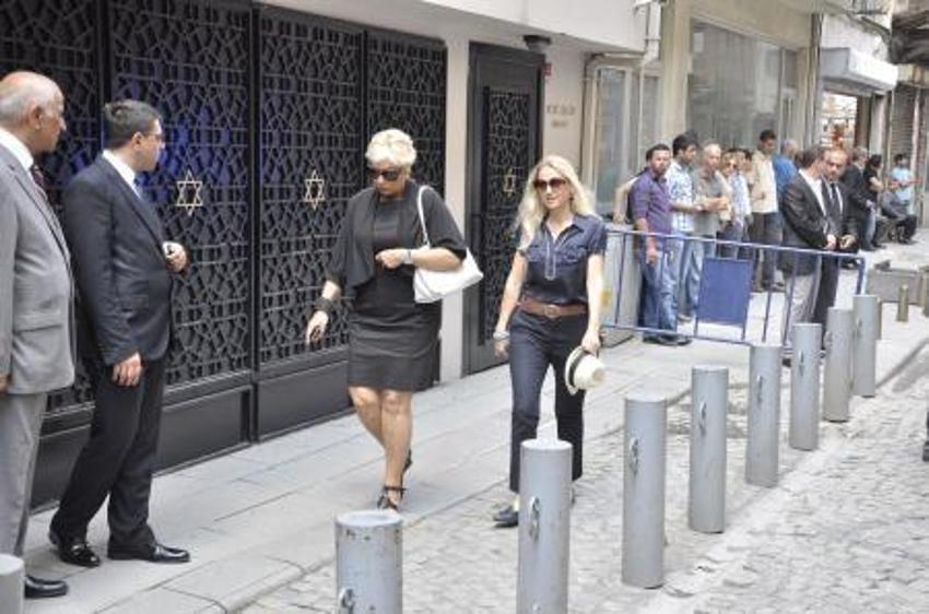 Son yolculuğuna böyle uğurlandı
