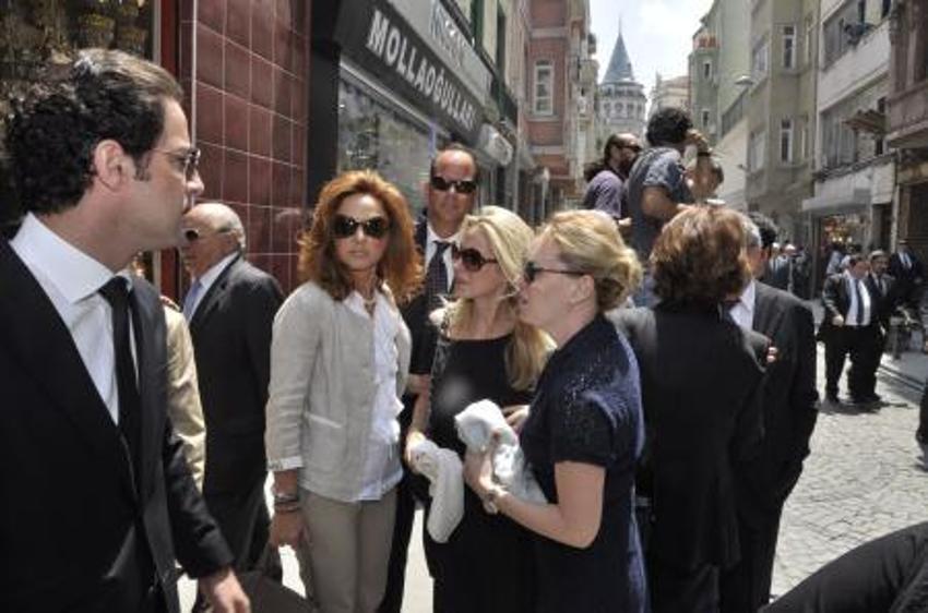 Son yolculuğuna böyle uğurlandı