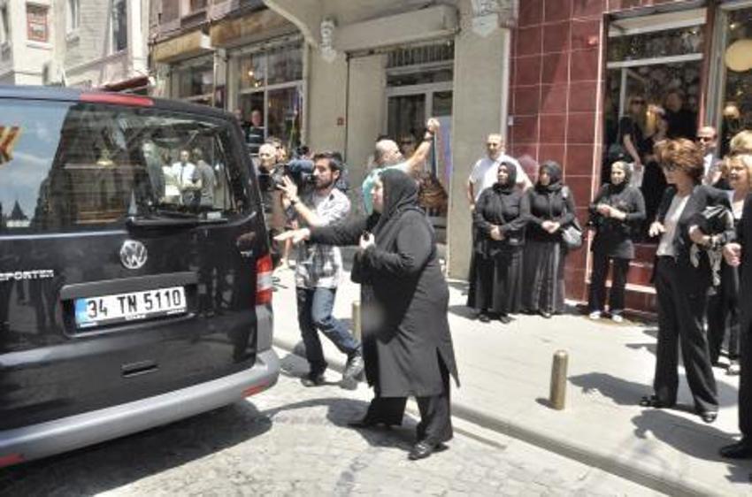Son yolculuğuna böyle uğurlandı