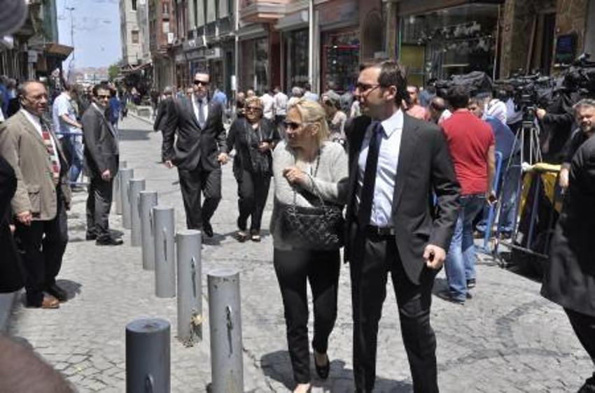 Son yolculuğuna böyle uğurlandı
