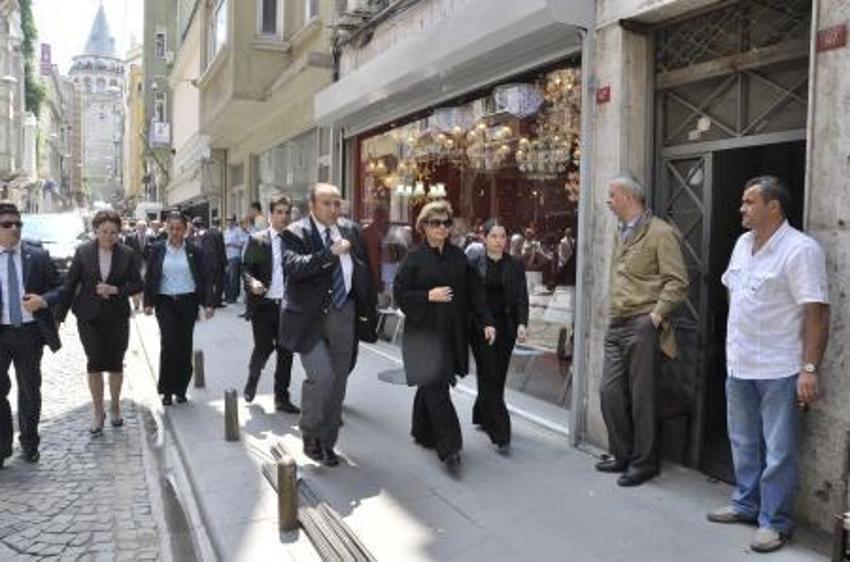 Son yolculuğuna böyle uğurlandı