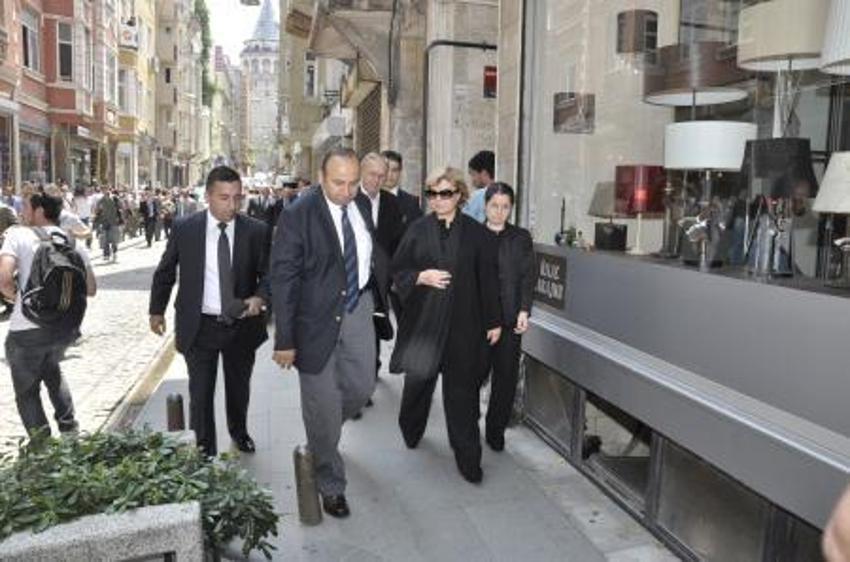 Son yolculuğuna böyle uğurlandı