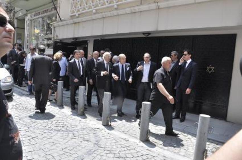 Son yolculuğuna böyle uğurlandı