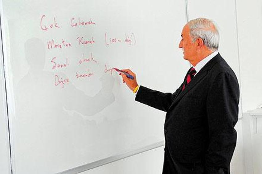 Hüsnü Özyeğin kimdir?