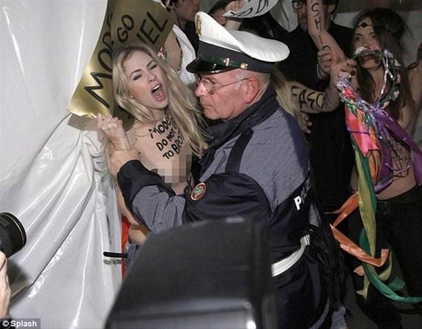 Femen Milano'daki moda haftası'na damgasını vurdu