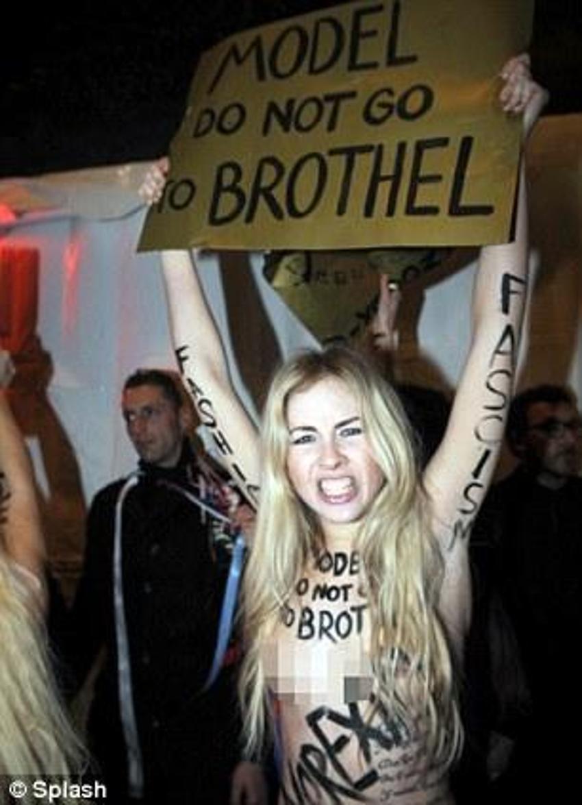 Femen Milano'daki moda haftası'na damgasını vurdu