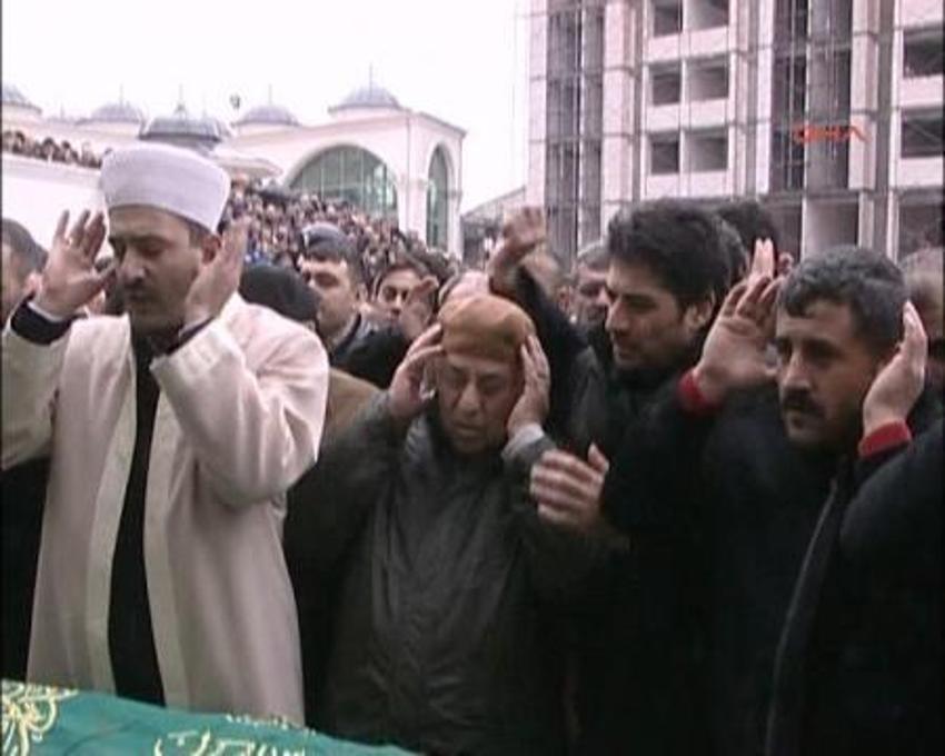 Azer Bülbül son yolculuğuna uğurlandı