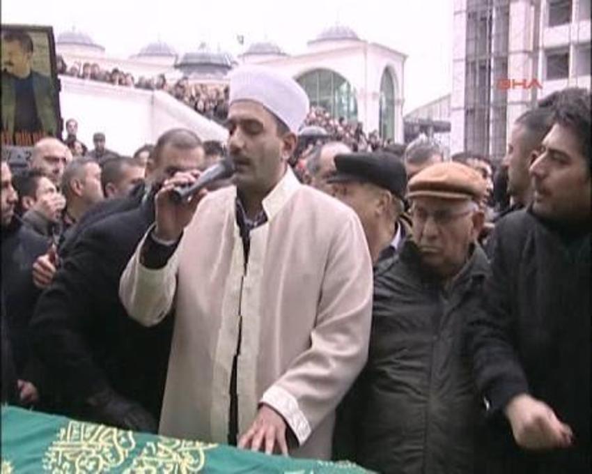 Azer Bülbül son yolculuğuna uğurlandı