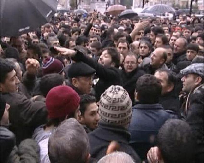 Azer Bülbül son yolculuğuna uğurlandı