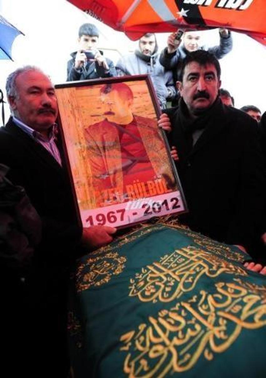 Azer Bülbül son yolculuğuna uğurlandı