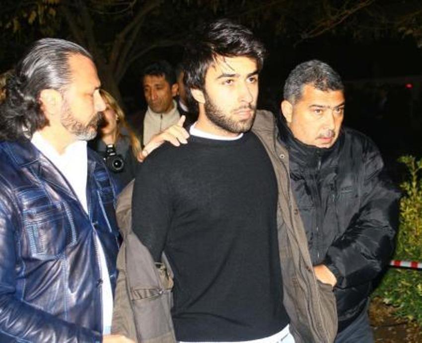 Bakan Bağış'a yumurtalı protesto