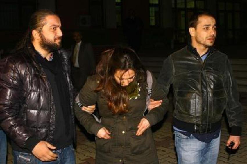 Bakan Bağış'a yumurtalı protesto