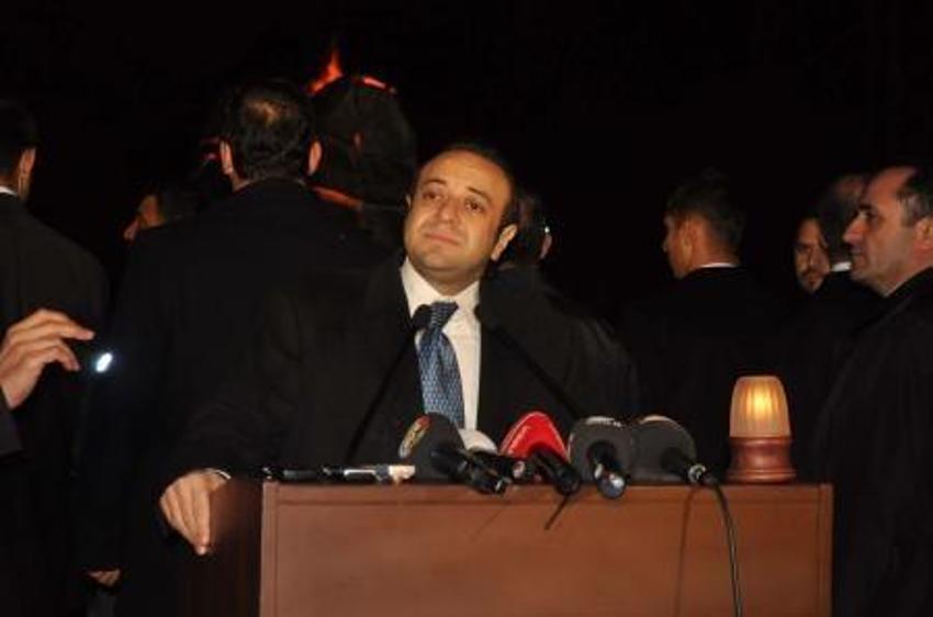 Bakan Bağış'a yumurtalı protesto
