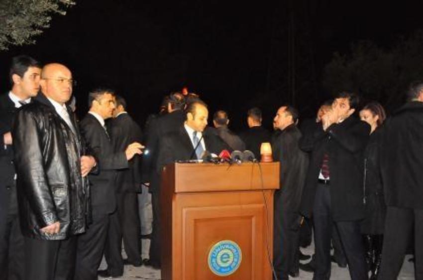 Bakan Bağış'a yumurtalı protesto