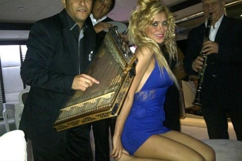 Esra - Ceyda Kardeşler