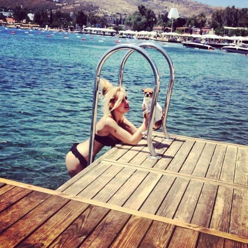 Esra - Ceyda Kardeşler
