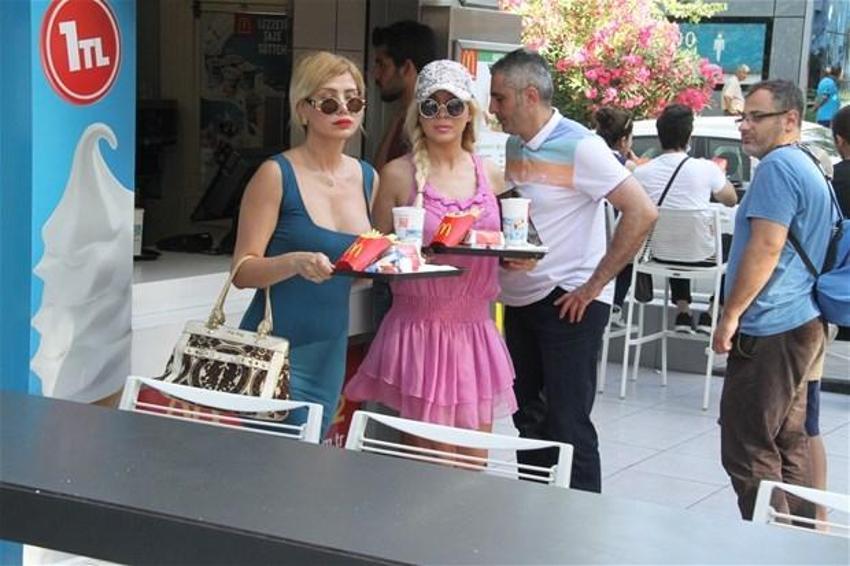 Esra - Ceyda Kardeşler