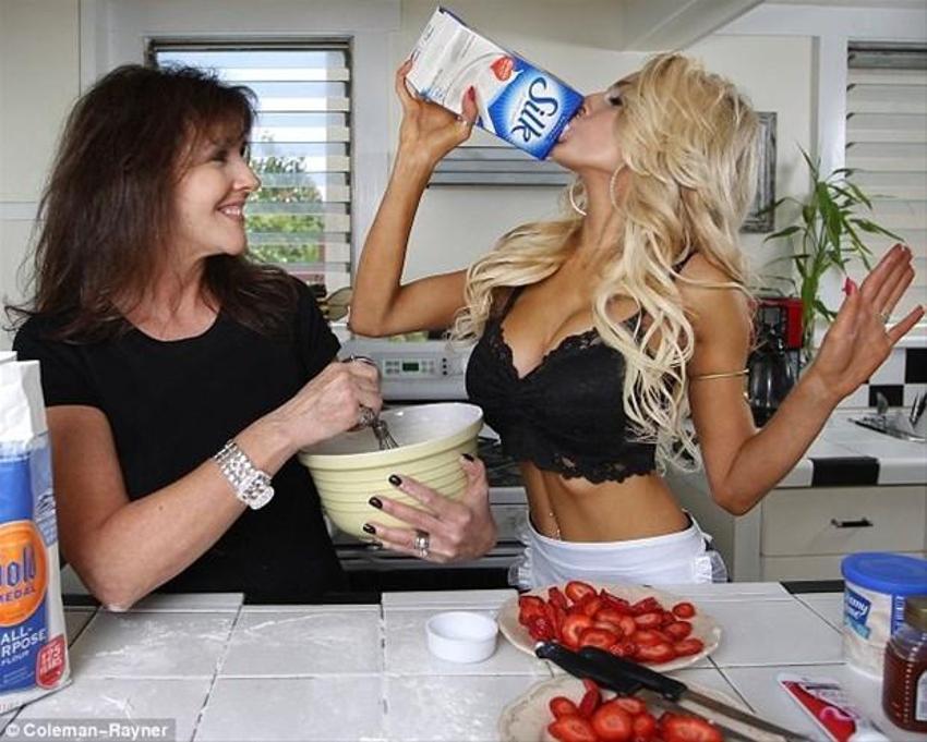 Courtney Stodden- Doug Hutchison