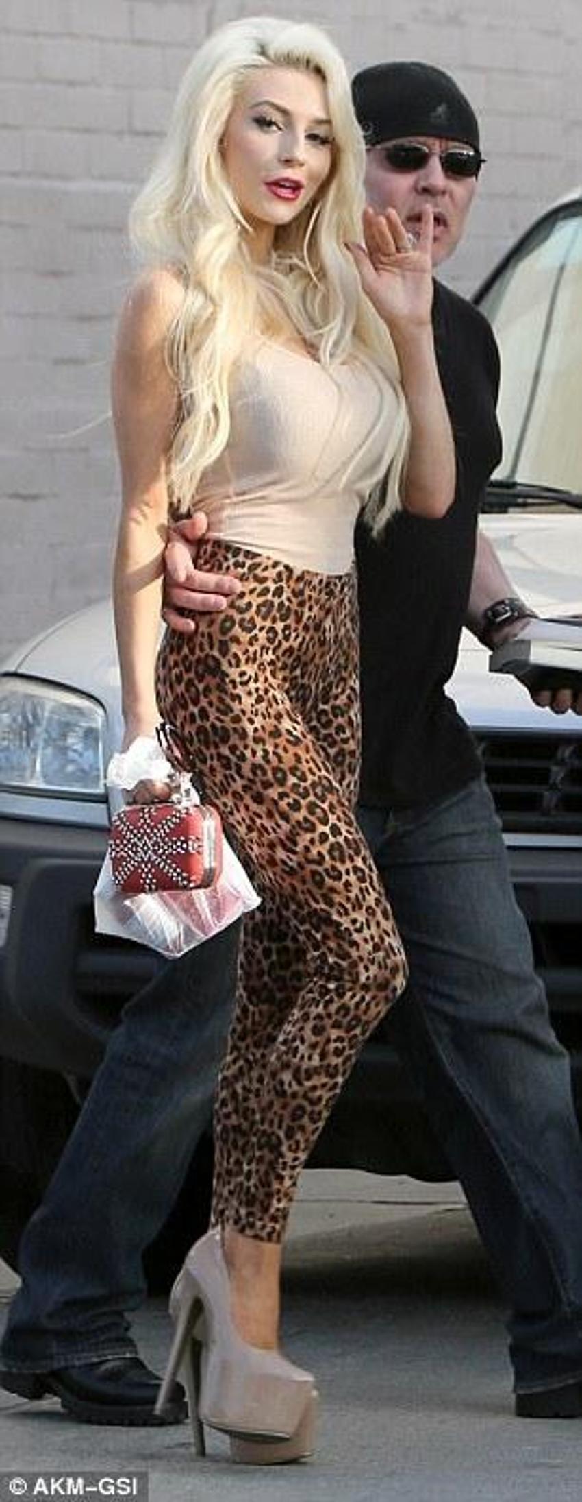 Courtney Stodden- Doug Hutchison