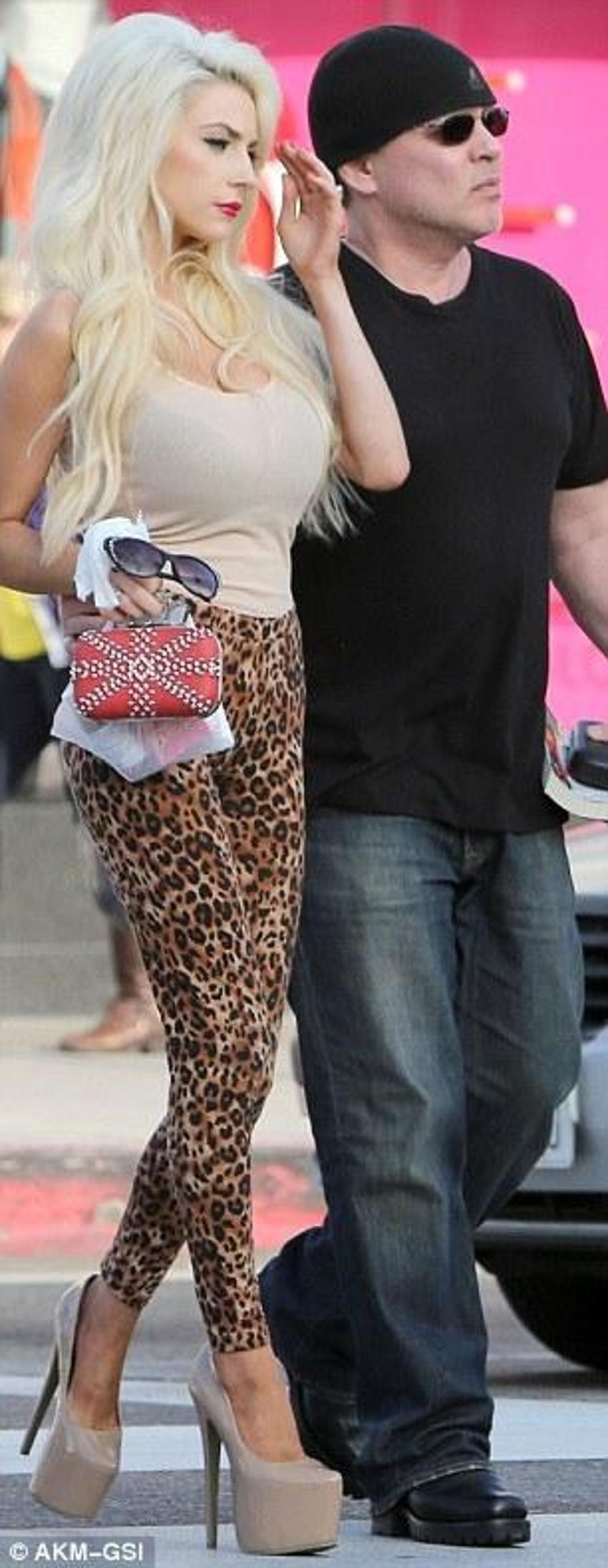 Courtney Stodden- Doug Hutchison