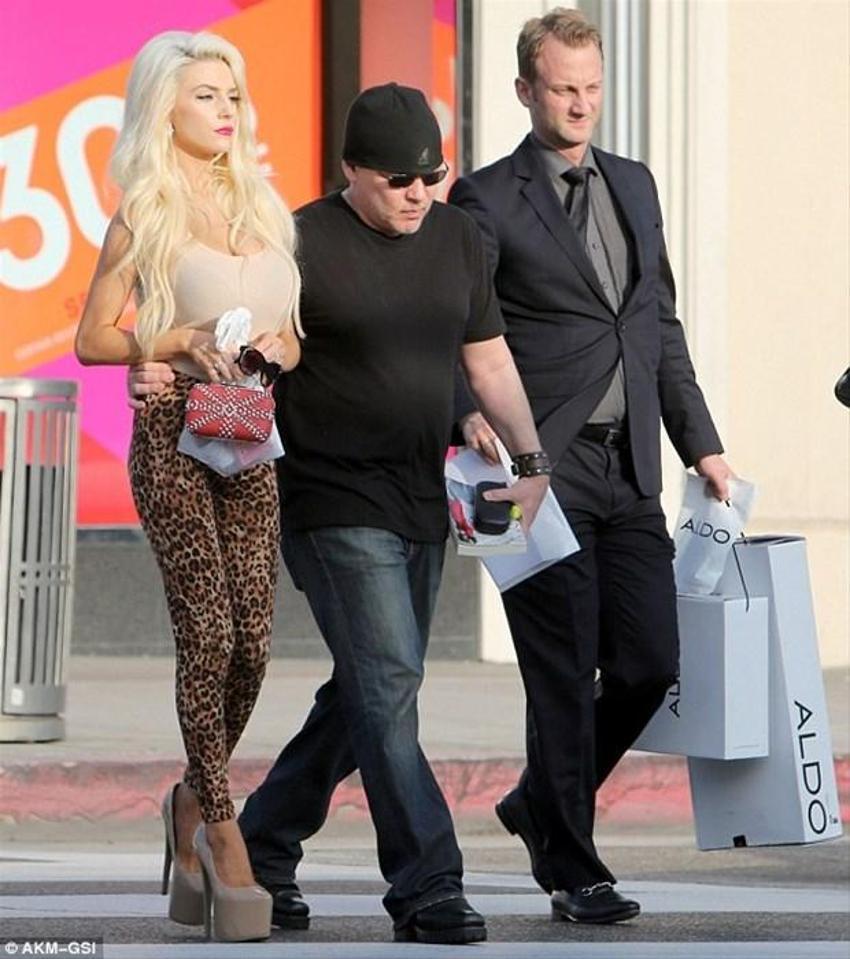 Courtney Stodden- Doug Hutchison