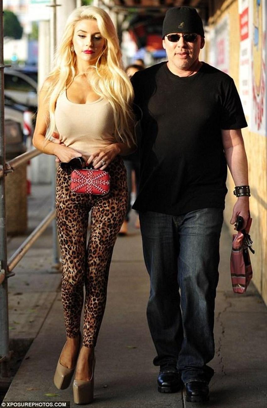 Courtney Stodden- Doug Hutchison