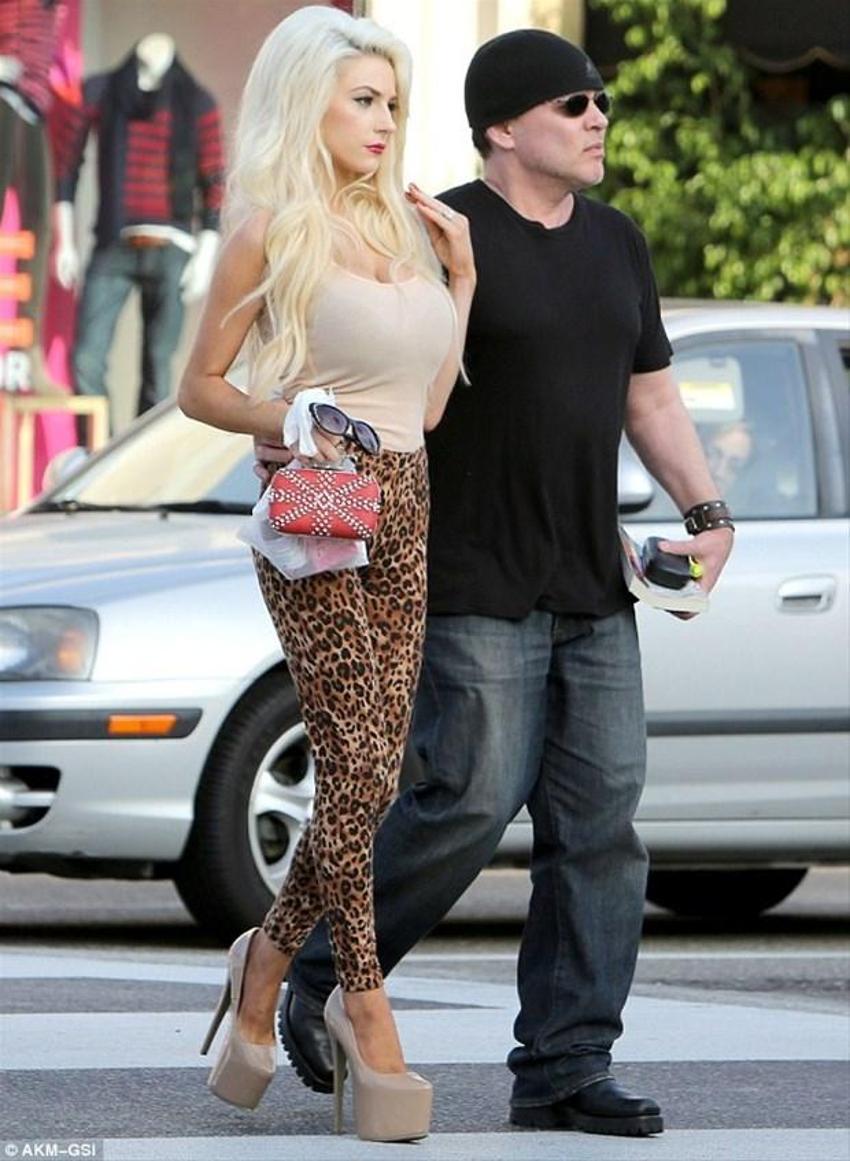 Courtney Stodden- Doug Hutchison