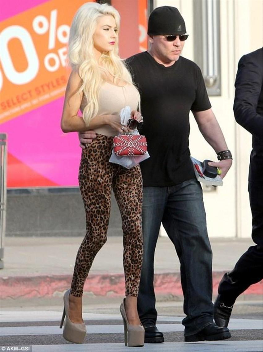 Courtney Stodden- Doug Hutchison