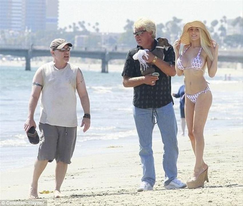 Courtney Stodden- Doug Hutchison