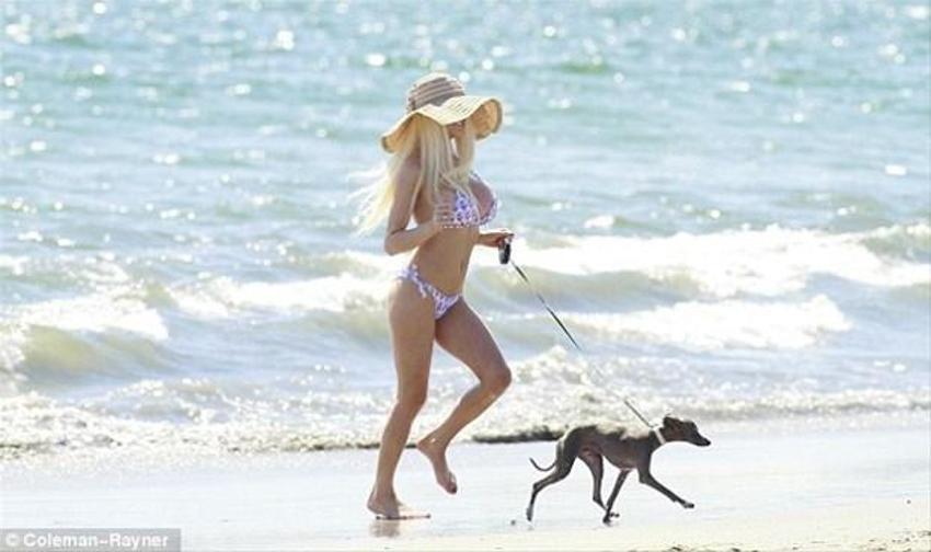 Courtney Stodden- Doug Hutchison