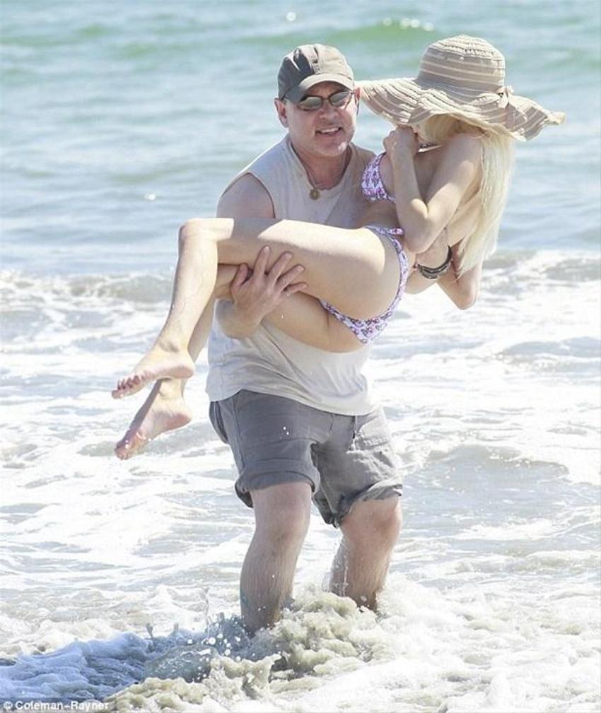 Courtney Stodden- Doug Hutchison