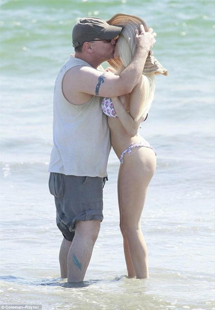 Courtney Stodden- Doug Hutchison