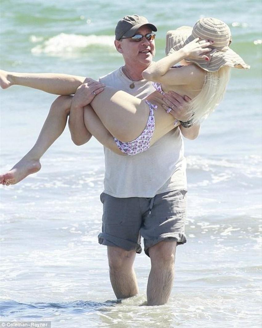 Courtney Stodden- Doug Hutchison