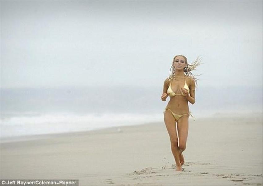 Courtney Stodden- Doug Hutchison