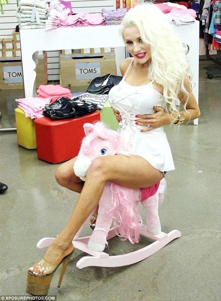 Courtney Stodden- Doug Hutchison