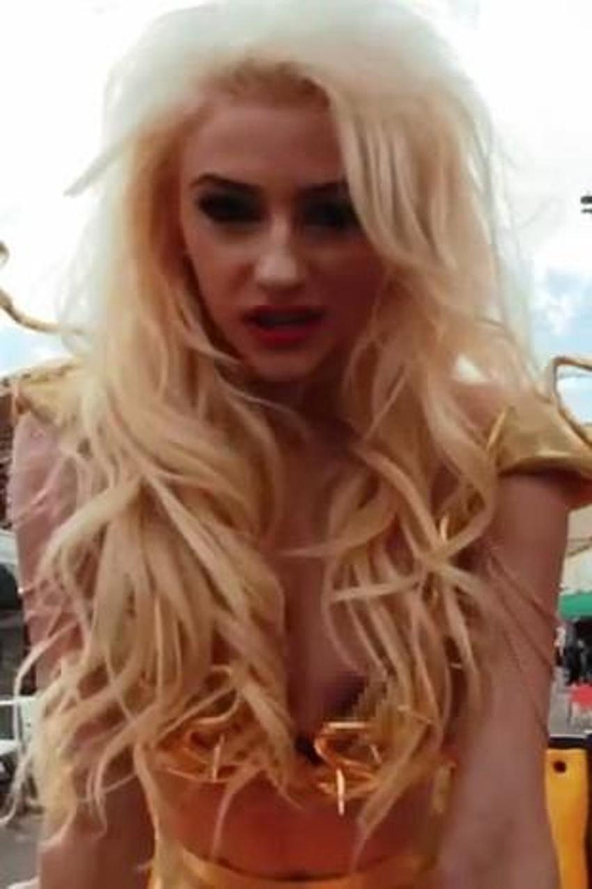 Courtney Stodden- Doug Hutchison