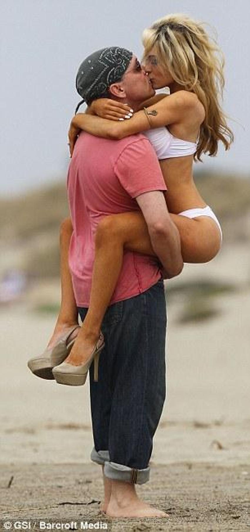 Courtney Stodden- Doug Hutchison
