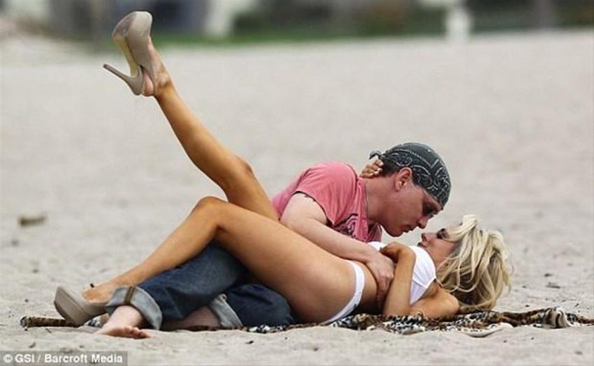Courtney Stodden- Doug Hutchison