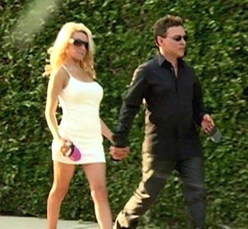 Courtney Stodden- Doug Hutchison