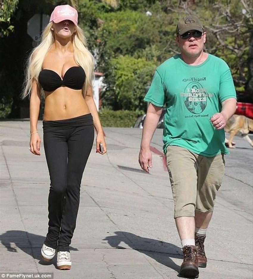 Courtney Stodden- Doug Hutchison