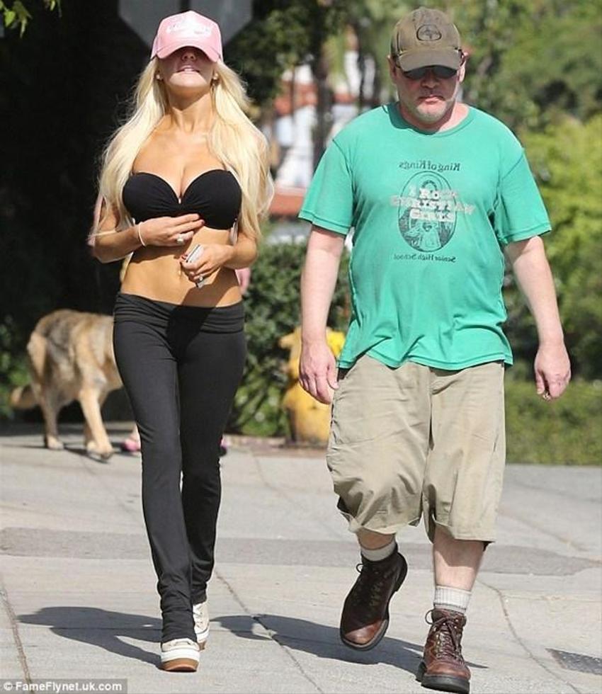 Courtney Stodden- Doug Hutchison