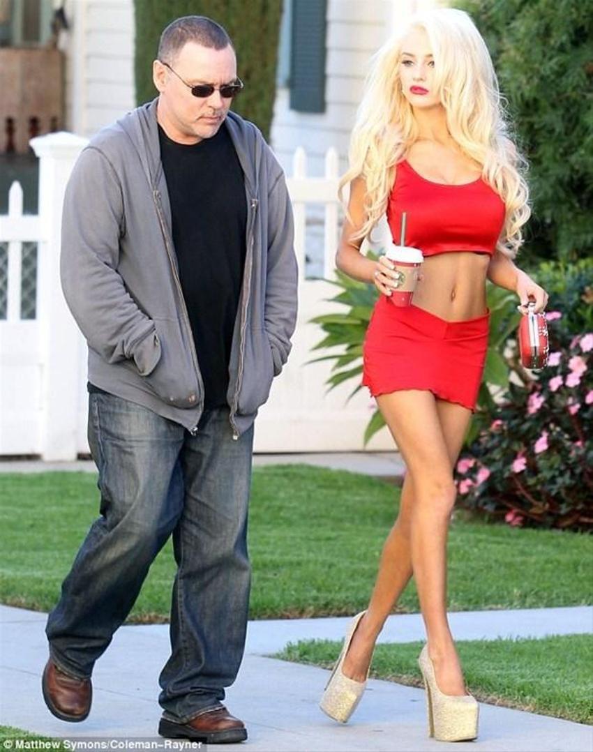 Courtney Stodden- Doug Hutchison