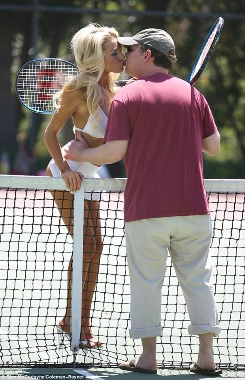 Courtney Stodden- Doug Hutchison