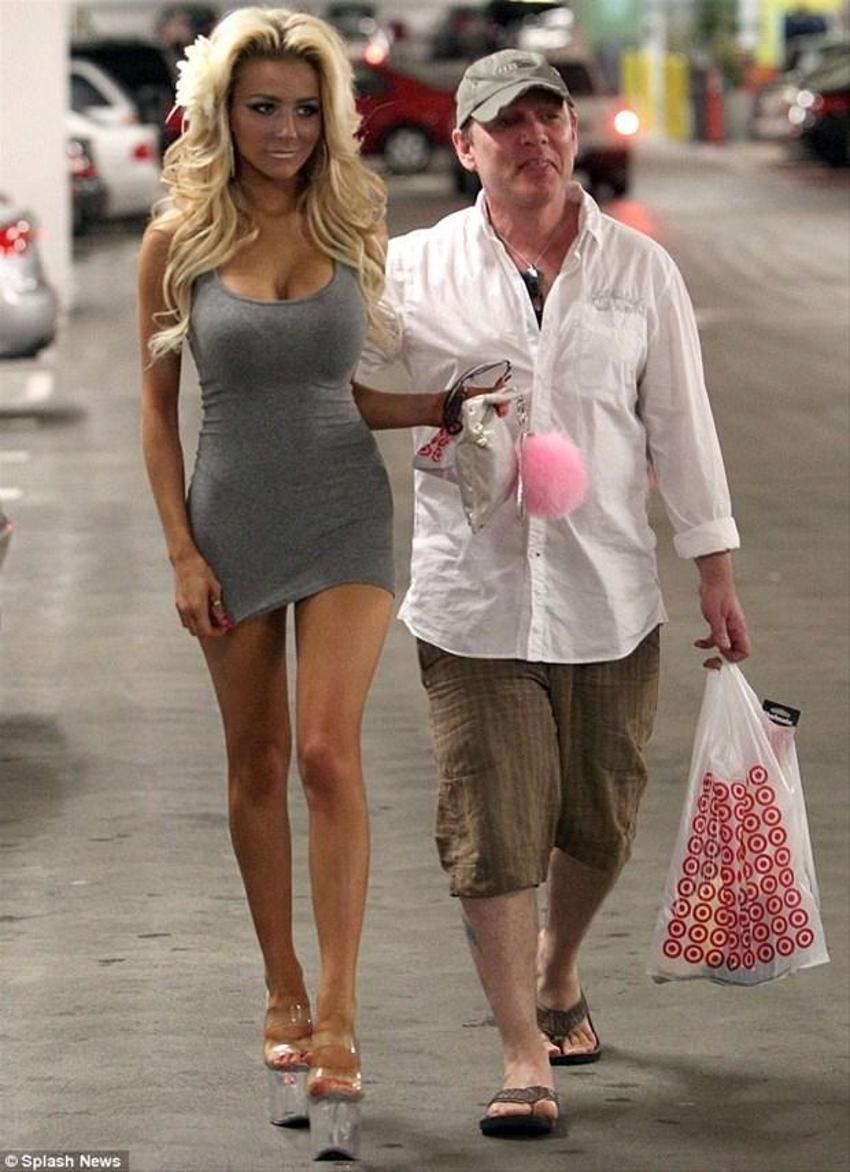 Courtney Stodden- Doug Hutchison