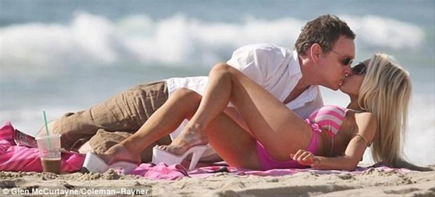 Courtney Stodden- Doug Hutchison