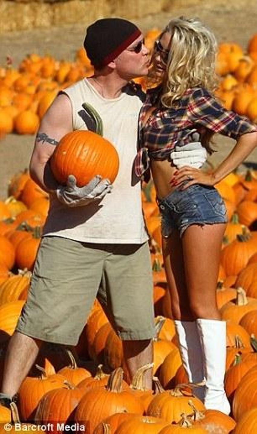 Courtney Stodden- Doug Hutchison