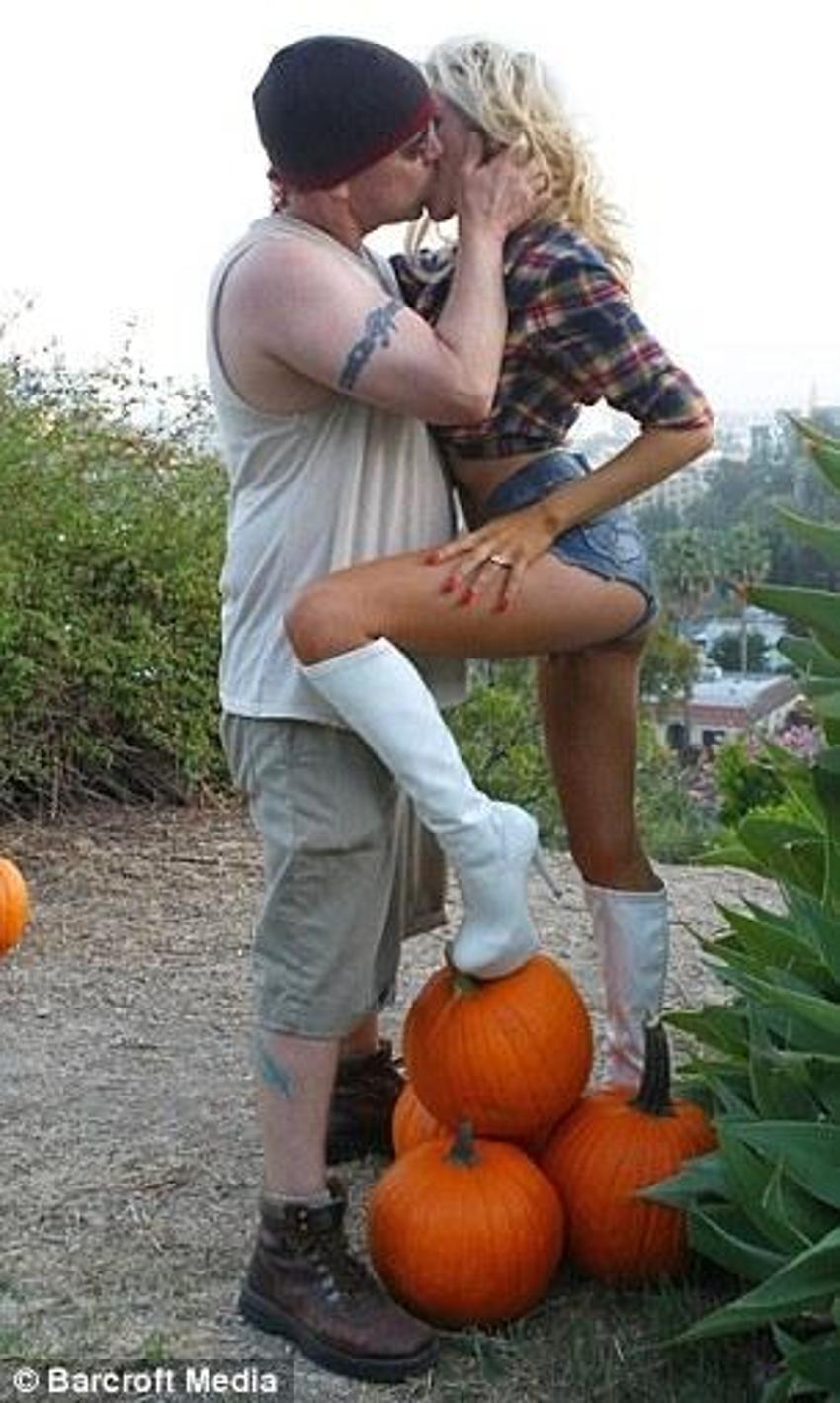 Courtney Stodden- Doug Hutchison