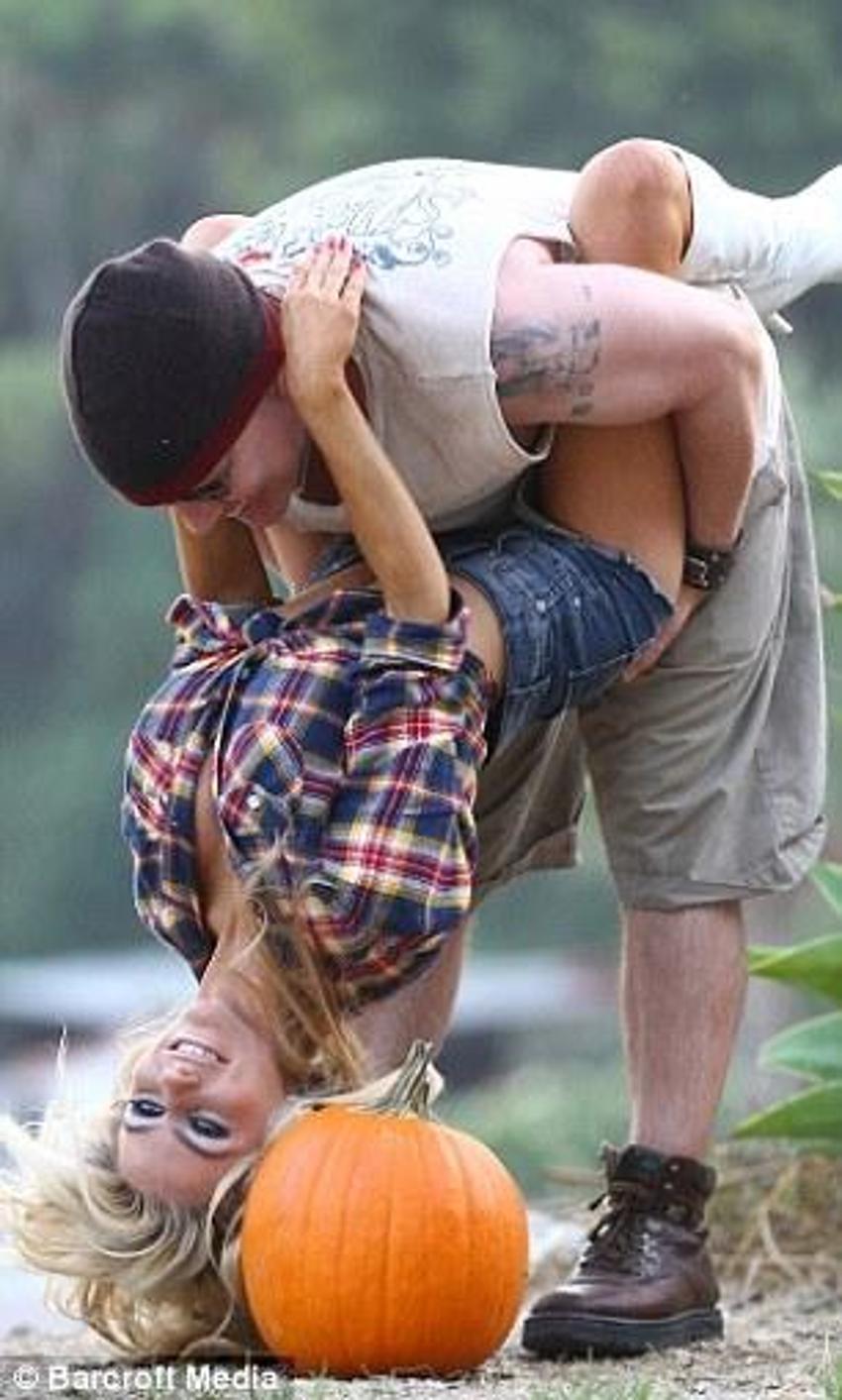 Courtney Stodden- Doug Hutchison